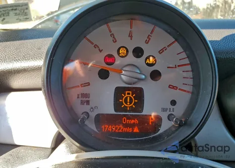 2011 Mini Cooper Clubman z USA, uszkodzony, nr VIN WMWZF3C54BT188728